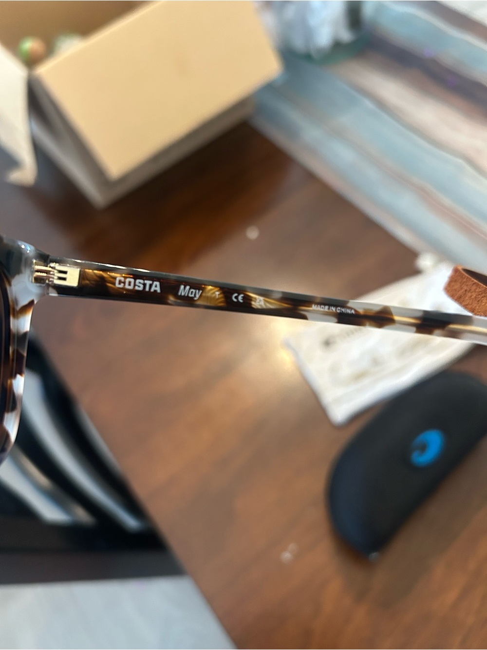 Costa Shiny Tiger Cowrie Tortoiseshell Sunglasses with Green Mirror Lenses - Picture 2 of 4